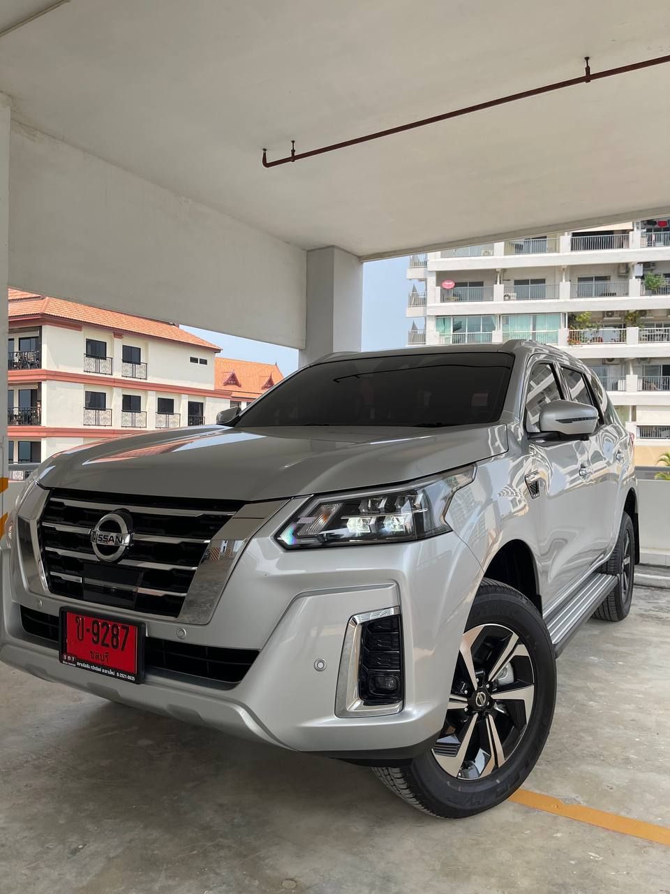 Nissan Terra 2023, 7 мест, две экран, беспроводная зарядка — 1