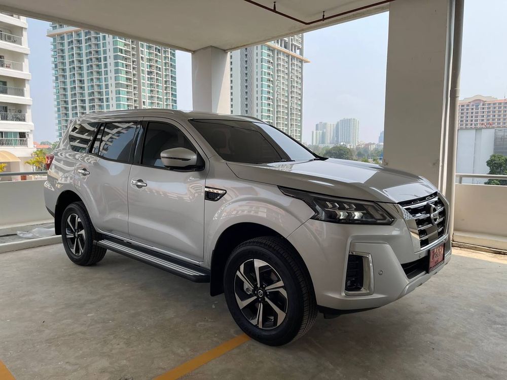 Nissan Terra 2023, 7 мест, две экран, беспроводная зарядка — 2