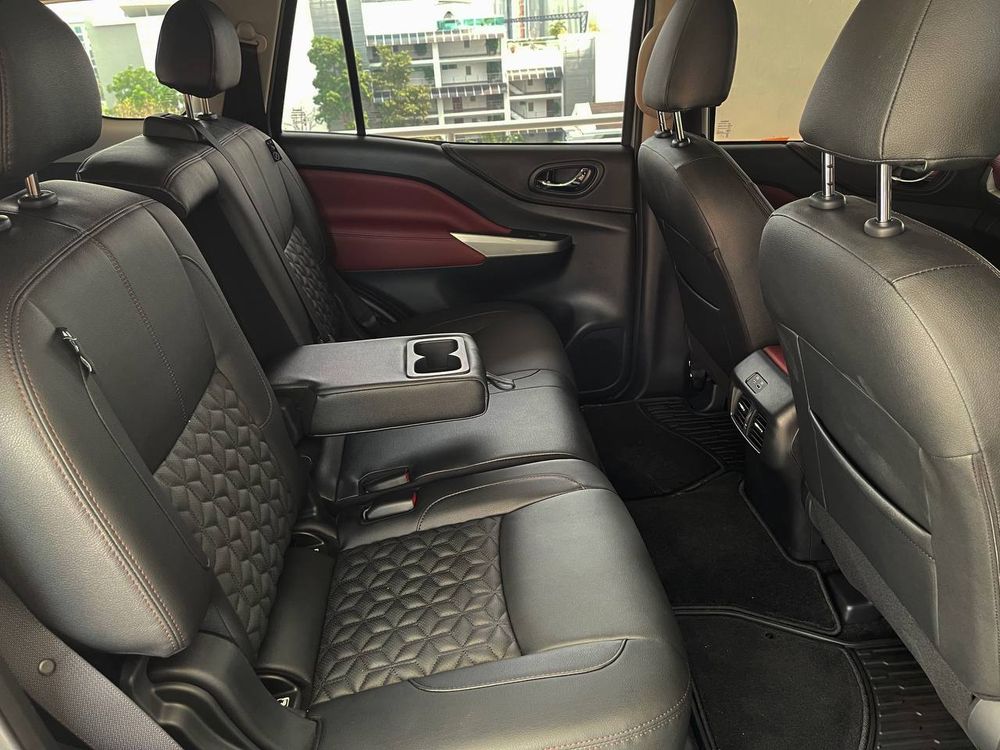Nissan Terra 2023, 7 мест, две экран, беспроводная зарядка — 5