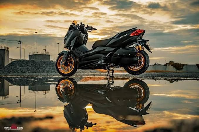 Yamaha Xmax 300 — 2