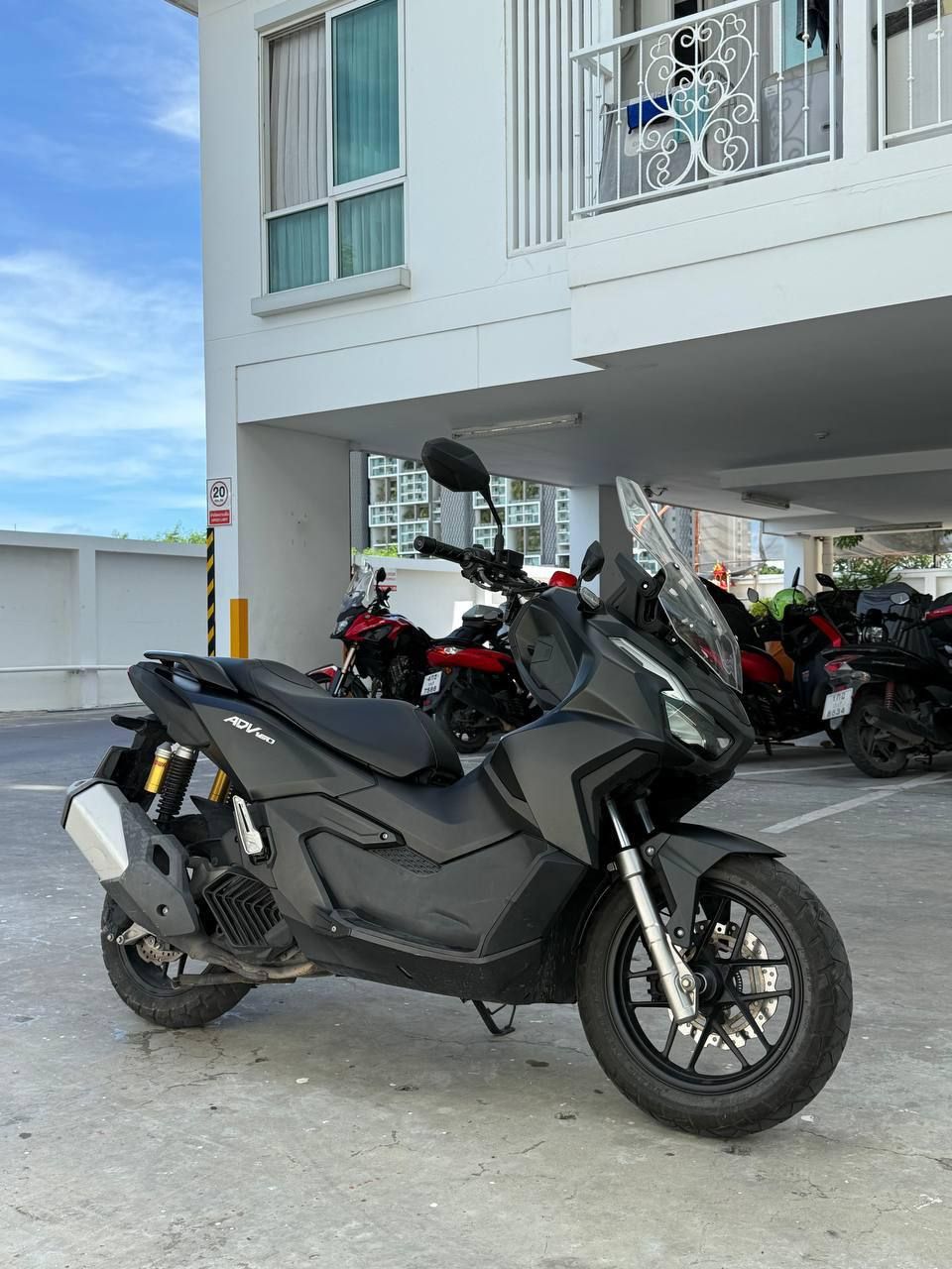 BIKE Honda ADV 160 — 1