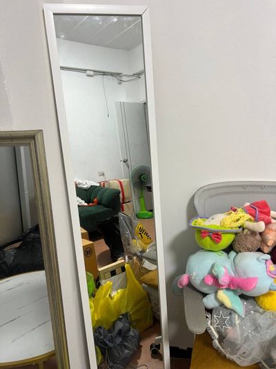 Зеркало с белой рамой