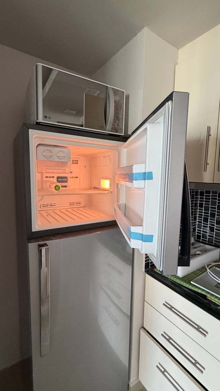 Двухдверный холодильник Electrolux 347л — 3