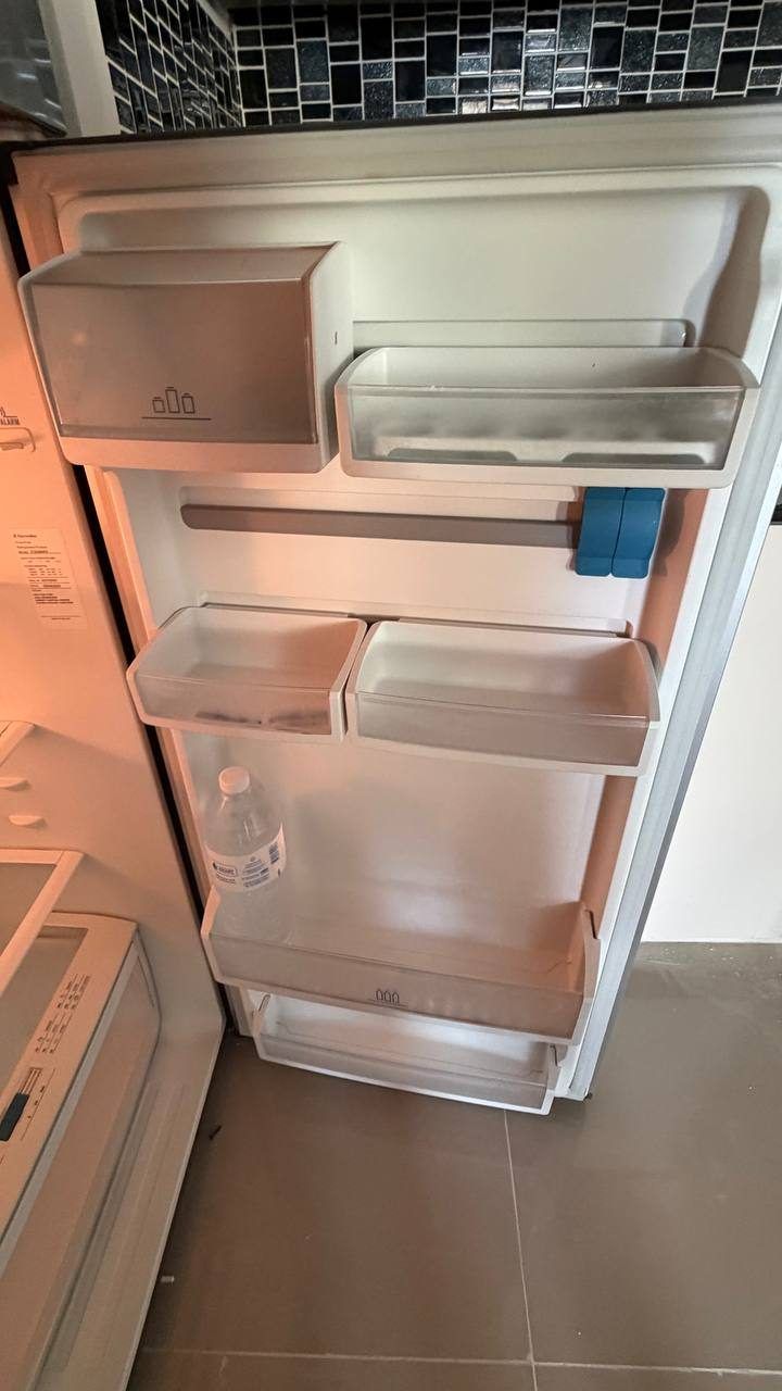 Двухдверный холодильник Electrolux 347л — 6