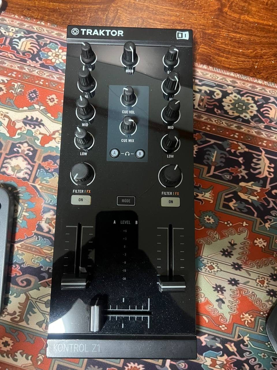 Native Instruments Traktor Kontrol Z1 — 1