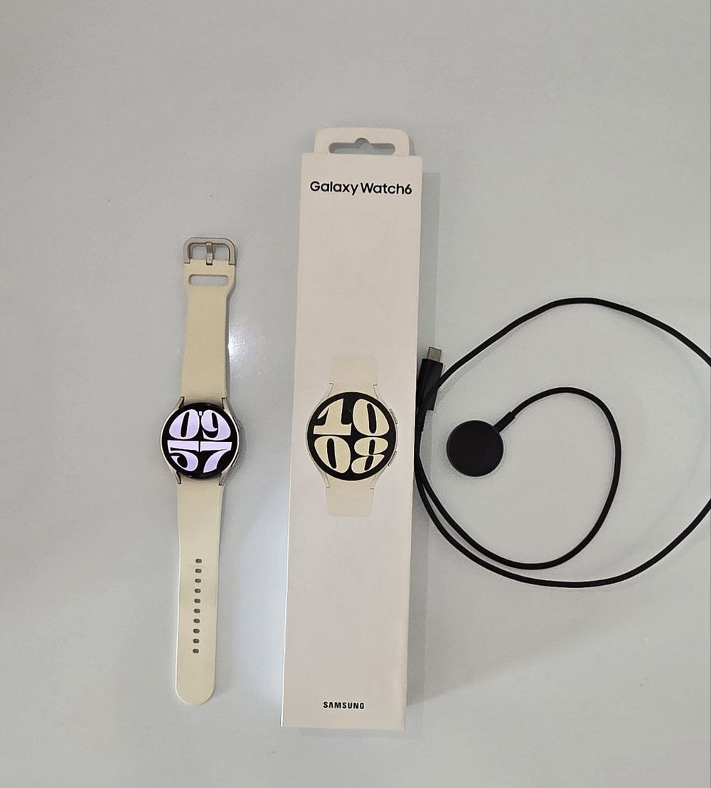Samsung Galaxy Watch6 40mm Gold — 1