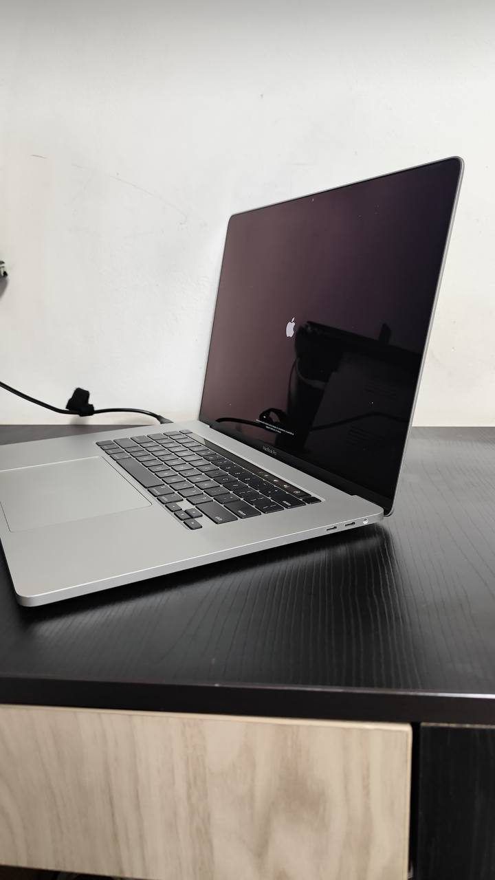 MacBook Pro 16 2019 Intel Core i7 — 6