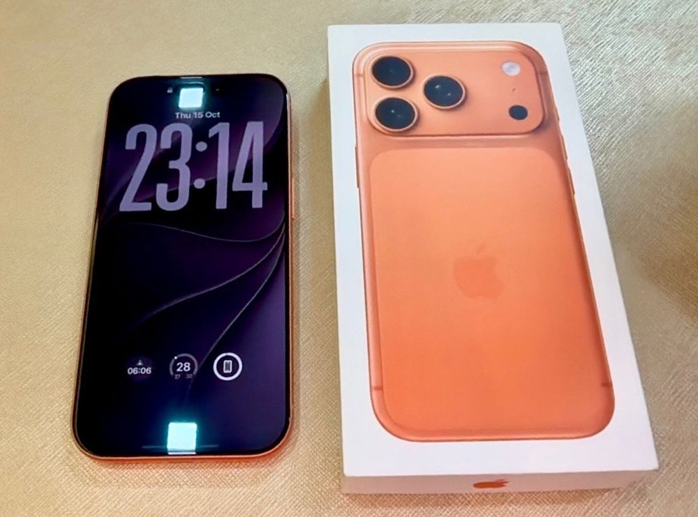 iPhone 17 Pro 256 GB Cosmic Orange — 2