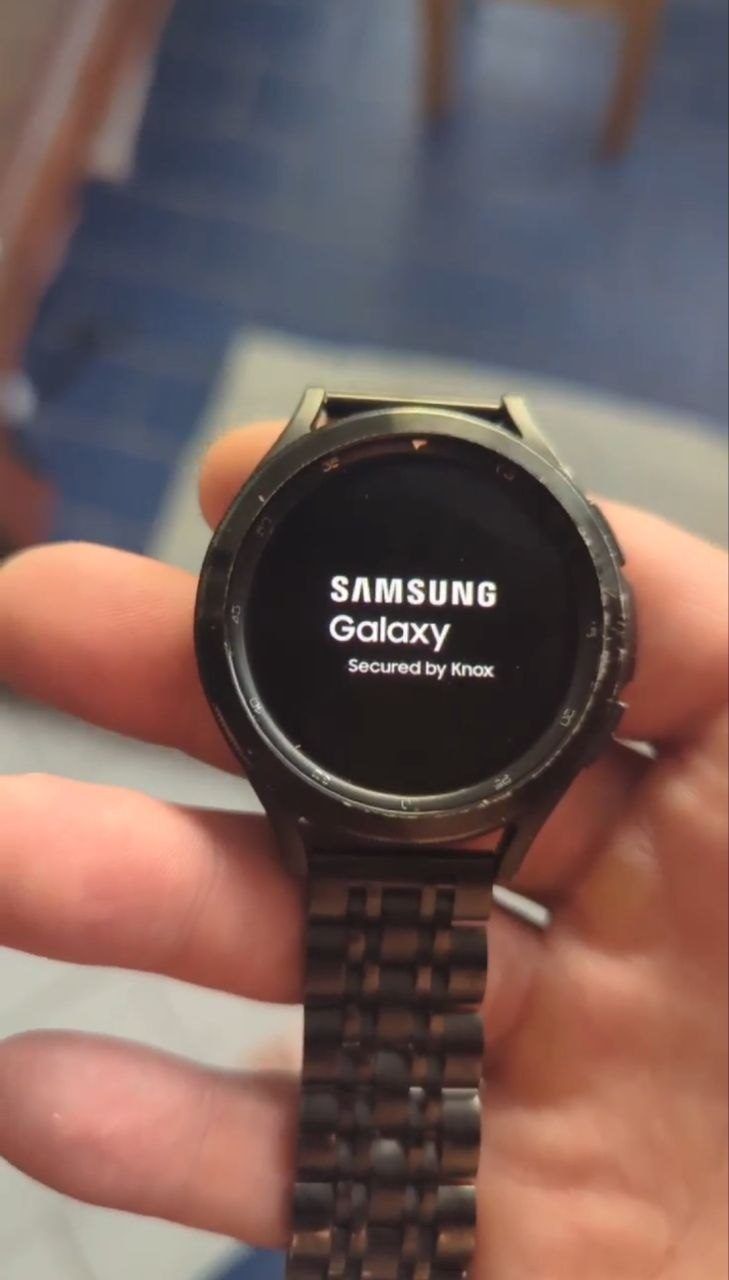Samsung Galaxy 4 — 1