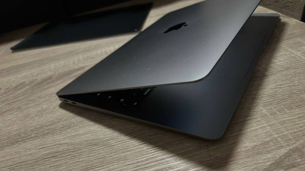 MacBook Air 13 2018 i5 — 2