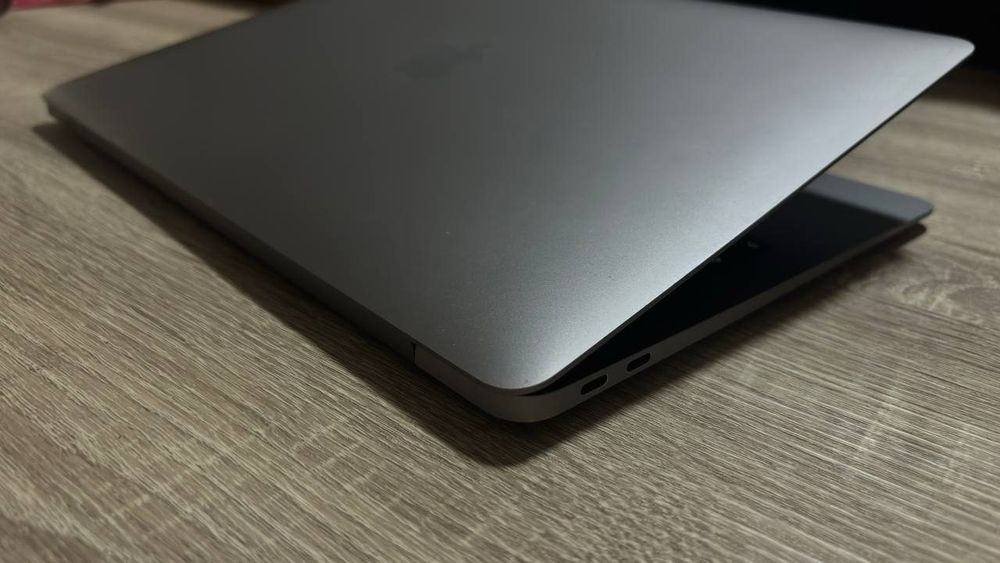 MacBook Air 13 2018 i5 — 5