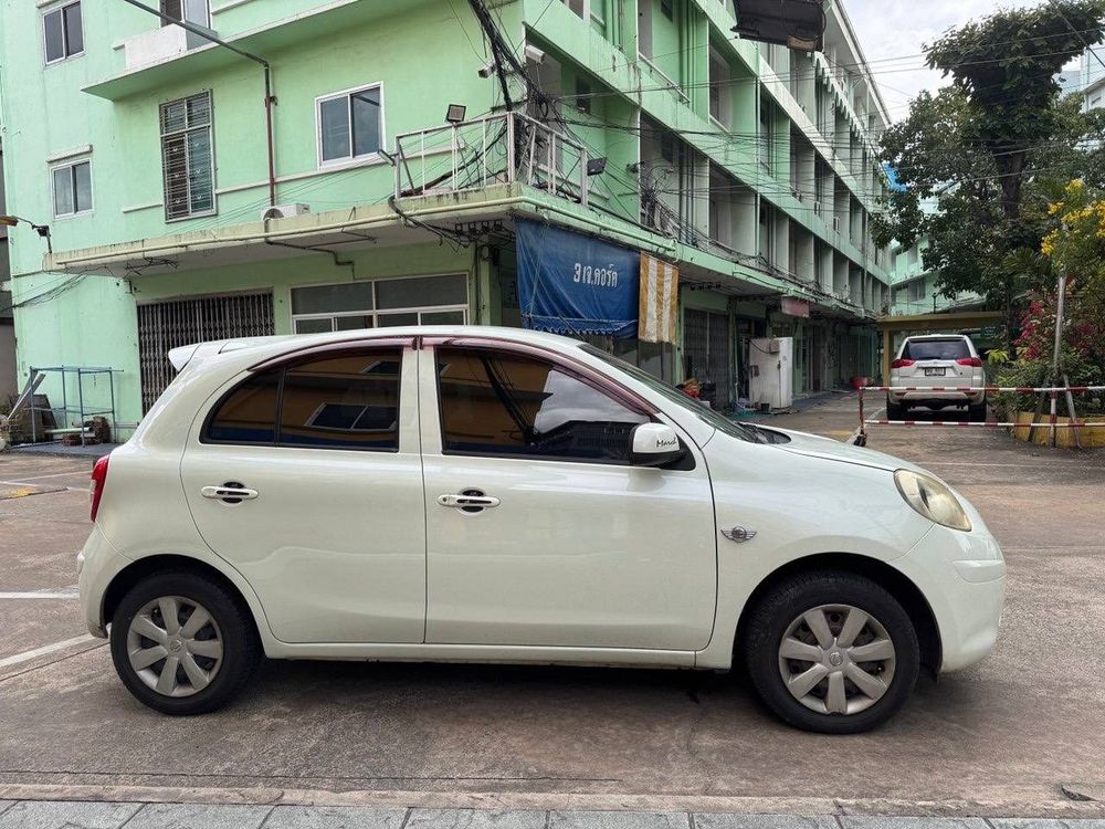 Nissan March 2011 автомат — 2