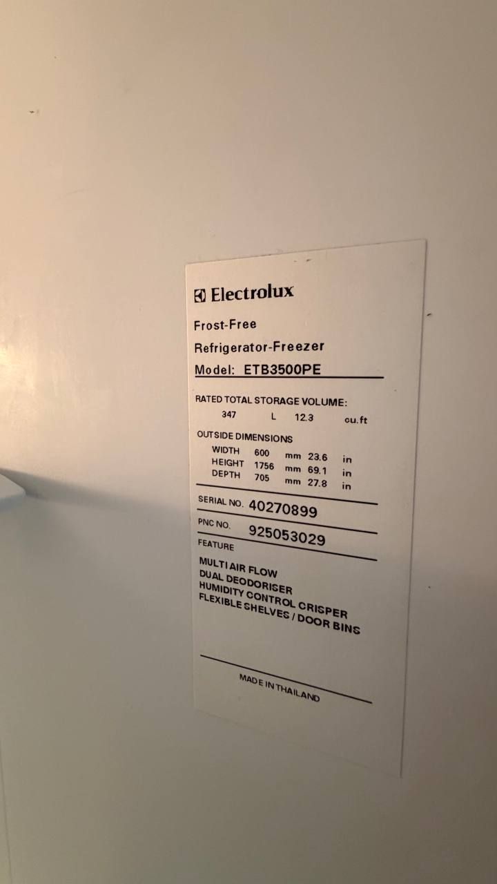 Двухдверный холодильник Electrolux 347 л — 5