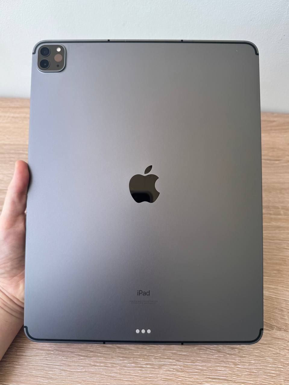 iPad Pro 12.9" (5-е поколение) 256 ГБ Wi-Fi + Cellular — 2