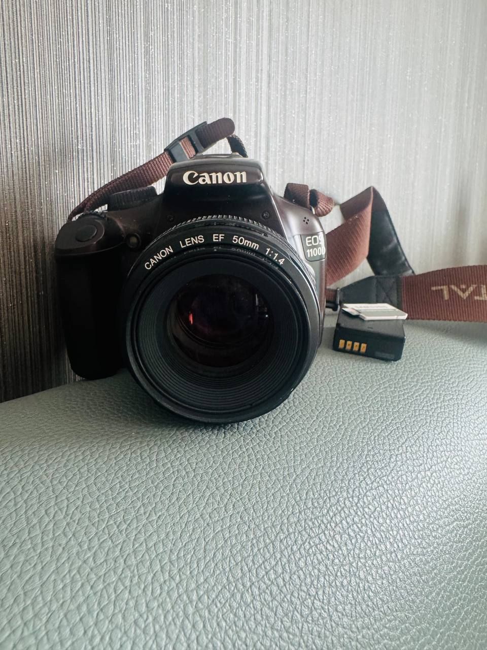 Canon EOS 1100D с объективом EFS 18-55mm — 2