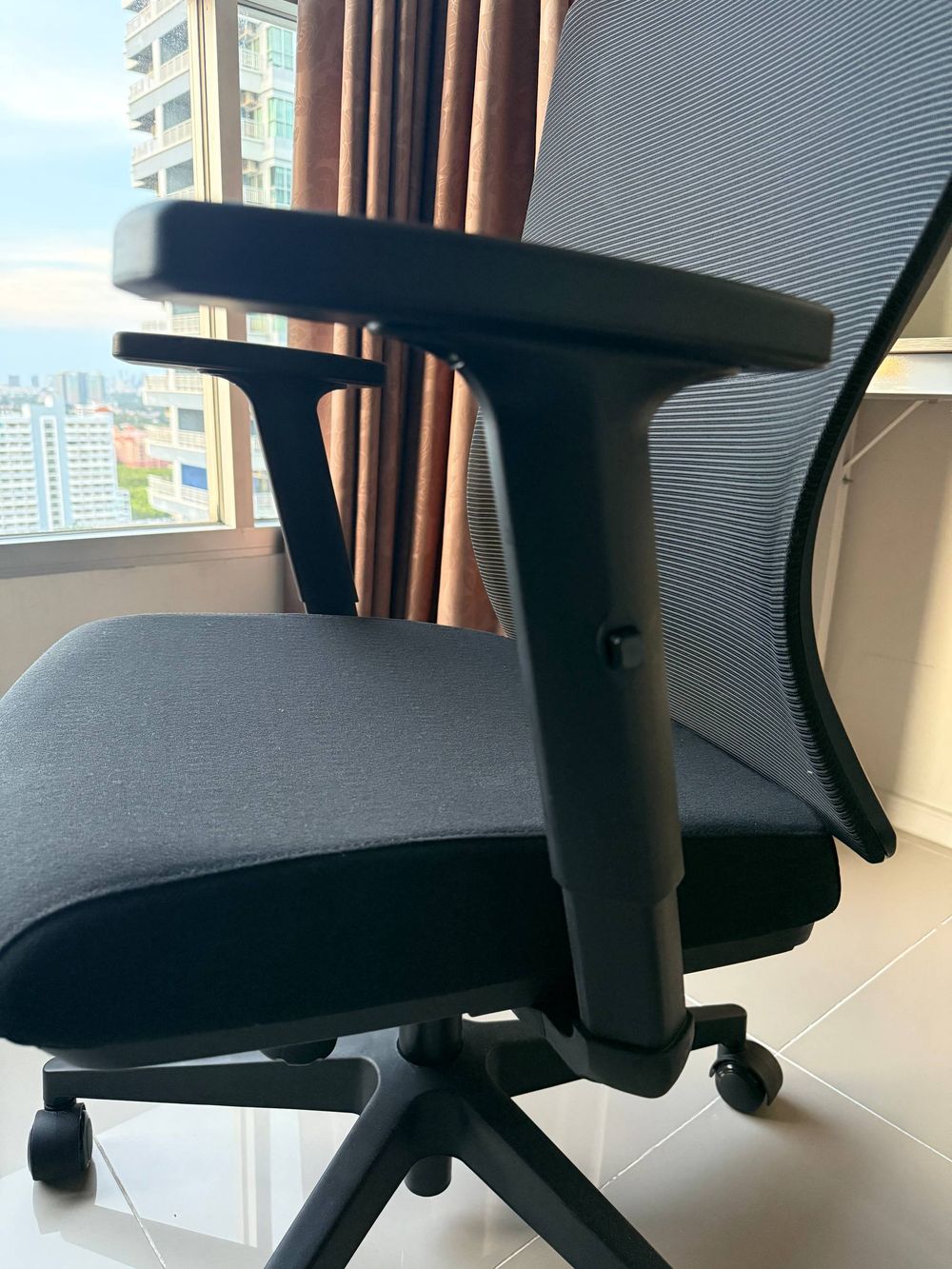 Офисное кресло OMIC OFFICE CHAIR - BLACK — 4