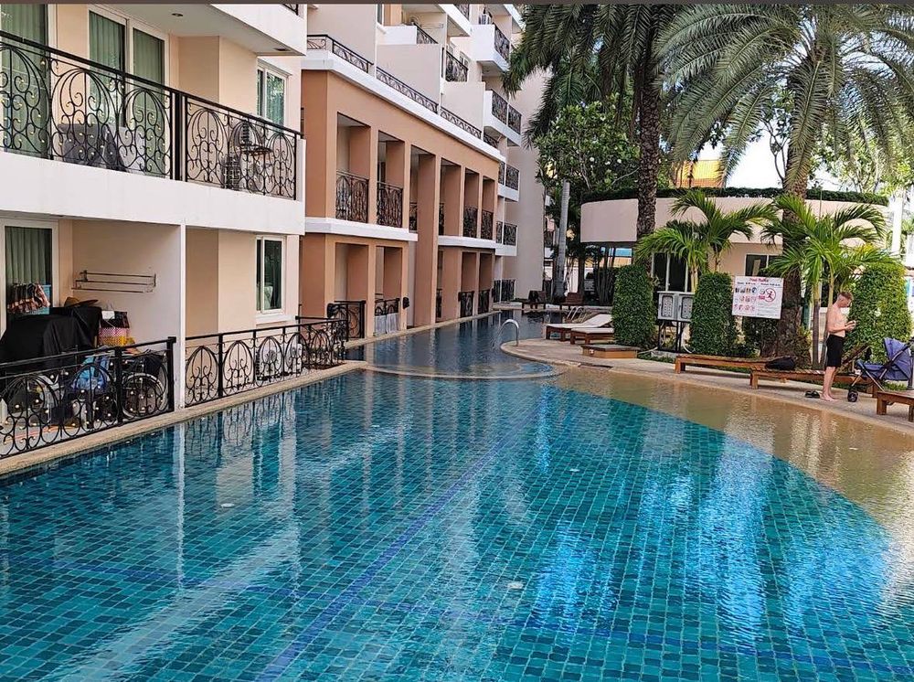 1-bedroom condo Paradise Park, ground floor, direct pool access — 2