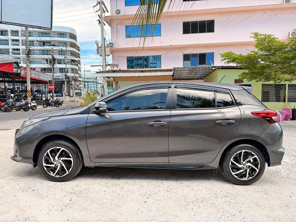 2021 Toyota Yaris — 3